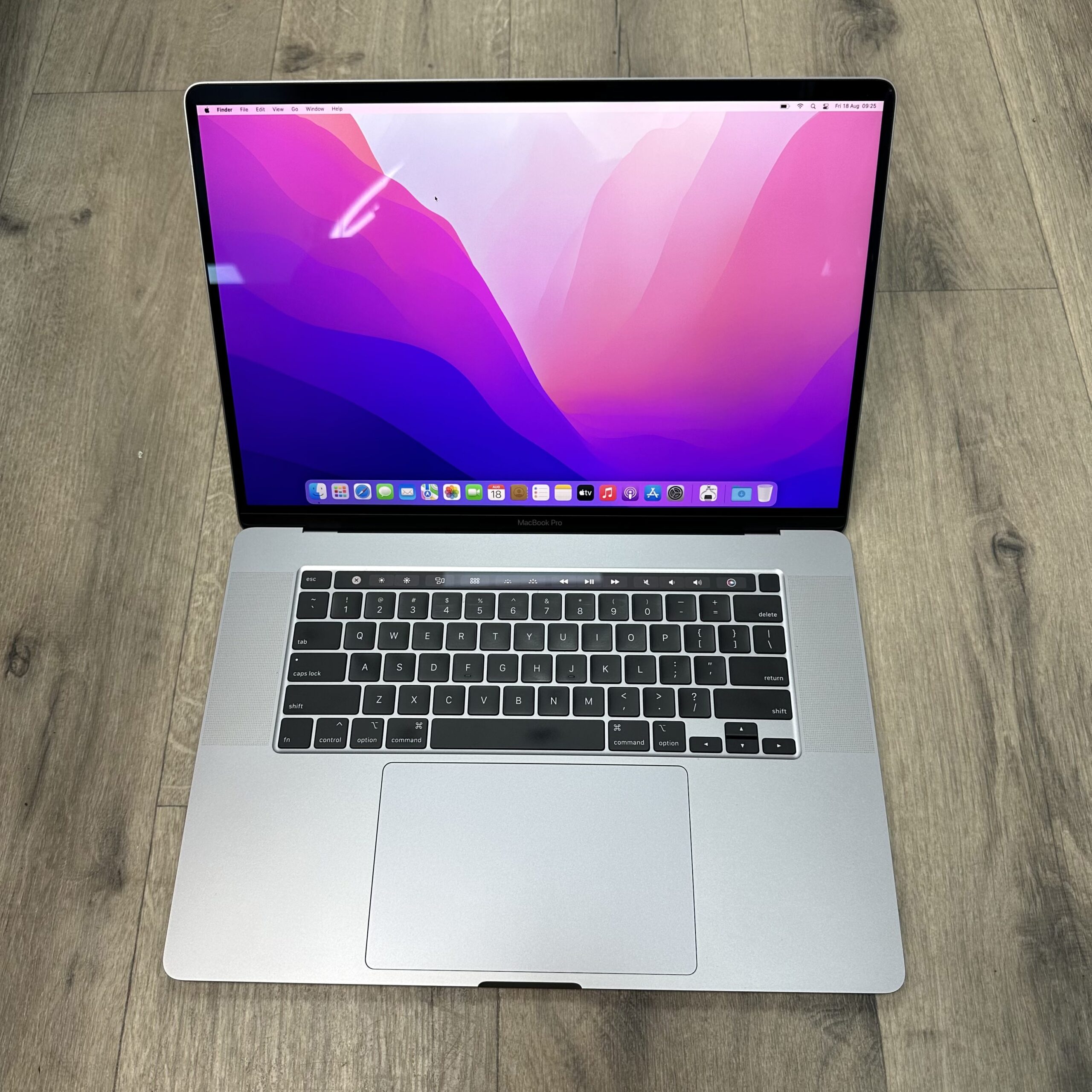 Buy MacBook Pro 2019 16" laptops arena