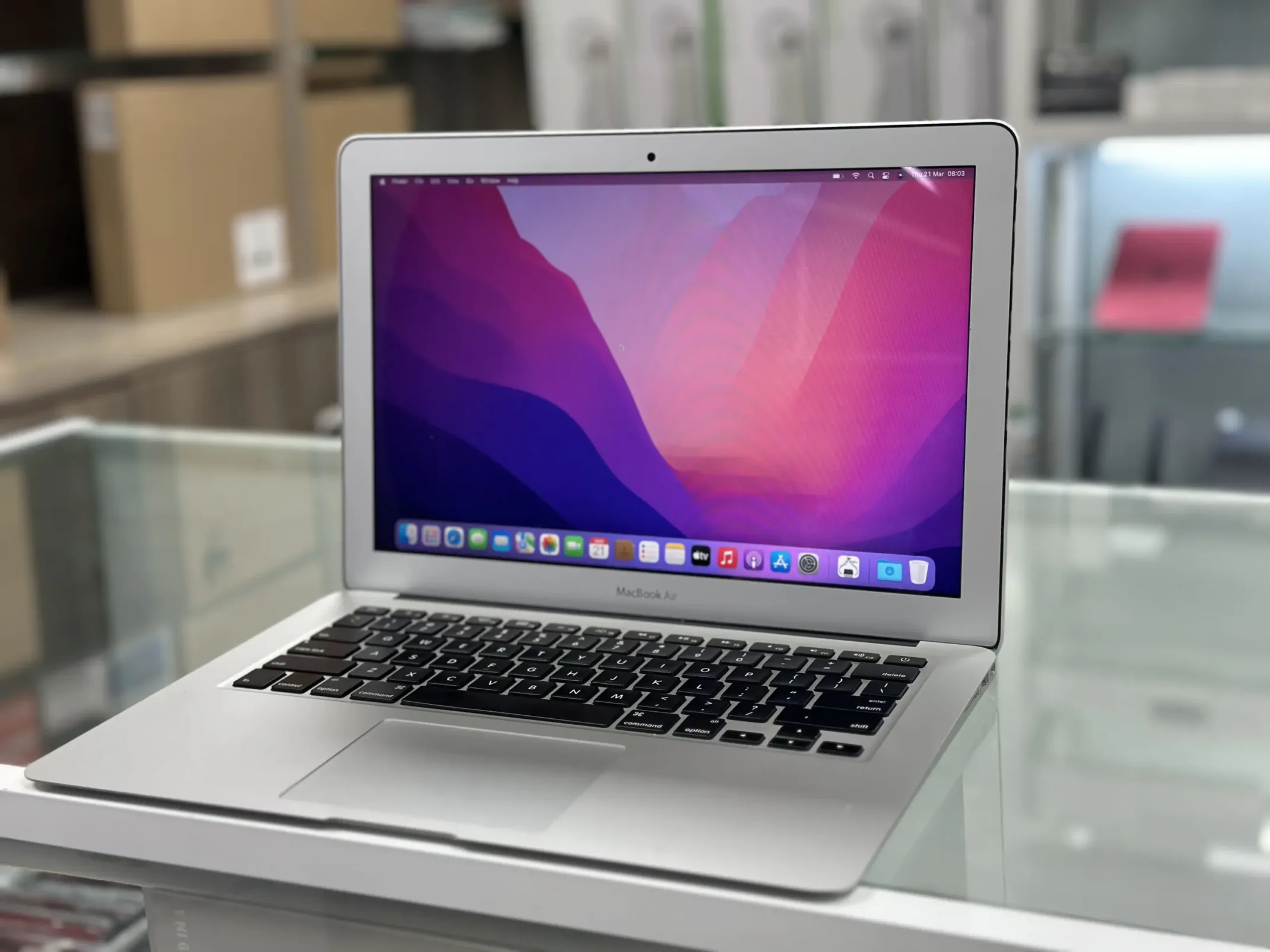 Macbook Air 2017 13" i7 8GB 256GB SSD | Laptops arena