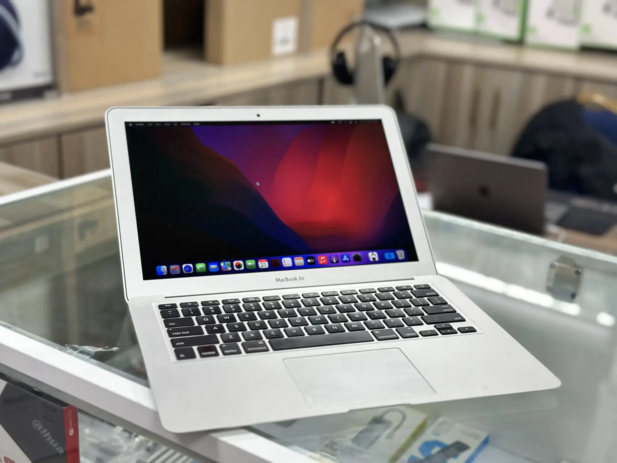 Macbook Air 2017 13" i7 8GB 256GB SSD | Laptops arena